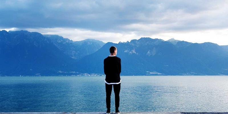 动力电池针刺与挤压测试标准演进：如何定义真正“不起火”的新能源锂电池系统？