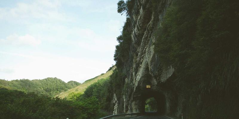 新能源电池系统革命：深度解析CTP/CTC车身一体化技术的优势与潜在风险