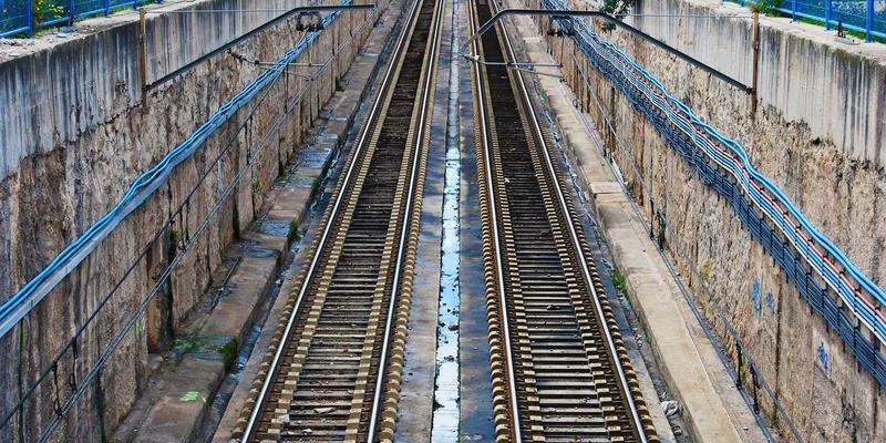 氢燃料电池与锂电池混合动力系统：新能源电池系统的未来储能解决方案